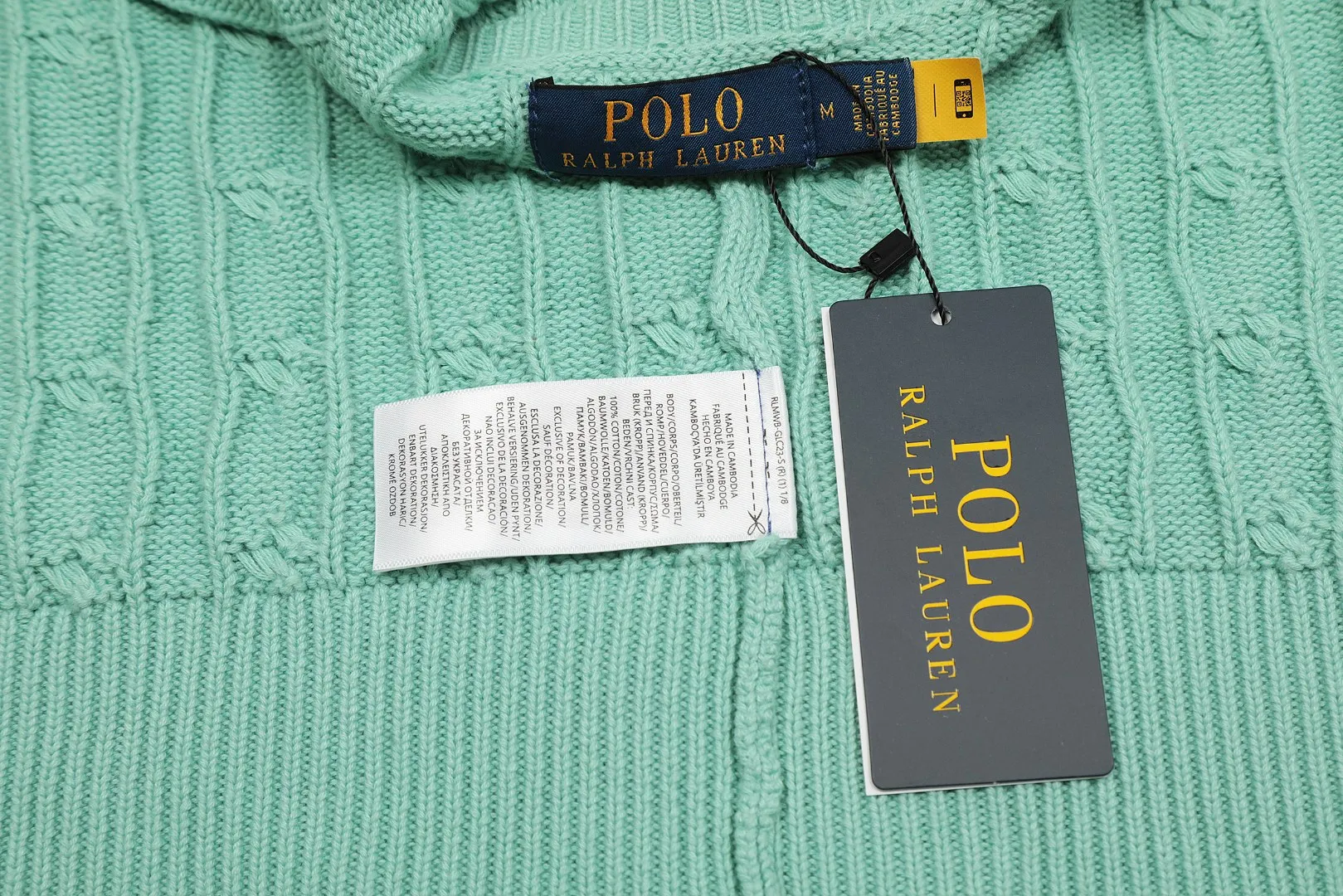 🅿️176 "Top quality" Style number: DS021# (not off the shelves all year round) [Ralph Lauren round neck cardigan solid color pony embroidered logo knitted short sleeves] ✅Ralph Lauren classic basic versatile all-season cardigan knitted short sleeves ✅Main supplier platform live broadcast Wholesale entities Replenish when out of stock Not off the shelves ✅ZP quality 1:1 version Scan the code to enter the GF website Counter quality ✅Details and quality are the only one in Guangzhou. Imported quality cotton yarn, focusing on high-end, cost-effective. Needless to say good quality. ✅The version is restored to the original order. The maximum size can be worn up to 160 pounds. Loose, comfortable and stress-free.